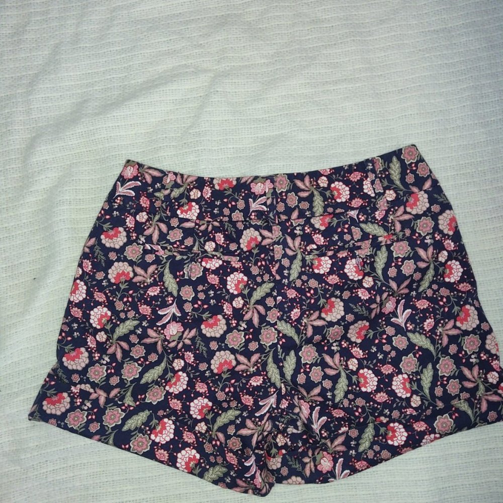7th Avenue New York & Company Pink Floral Print Cuffed Shorts Size 8